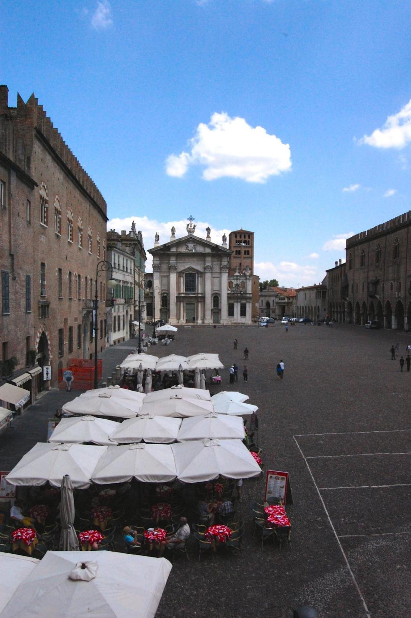 Hotel Mantegna Stazione Мантуя Экстерьер фото